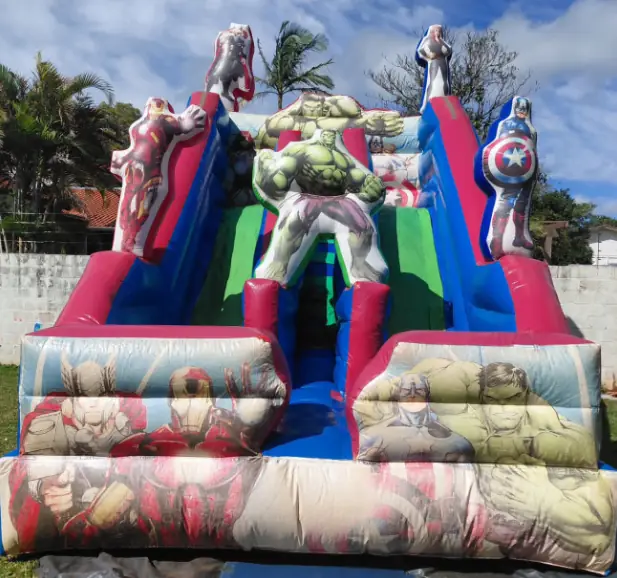 Inflável de super-heróis